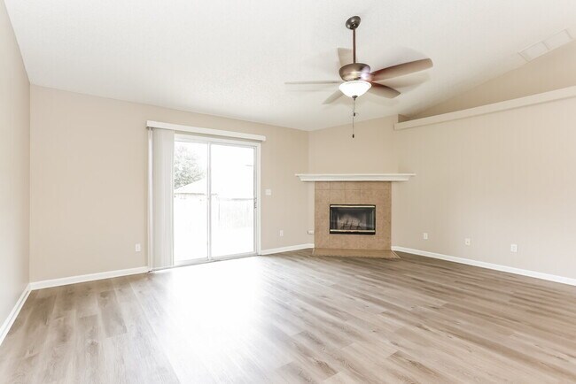Building Photo - 3720 Arava Dr
