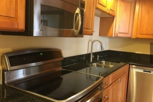 Kitchen - 601 W 11th Ave