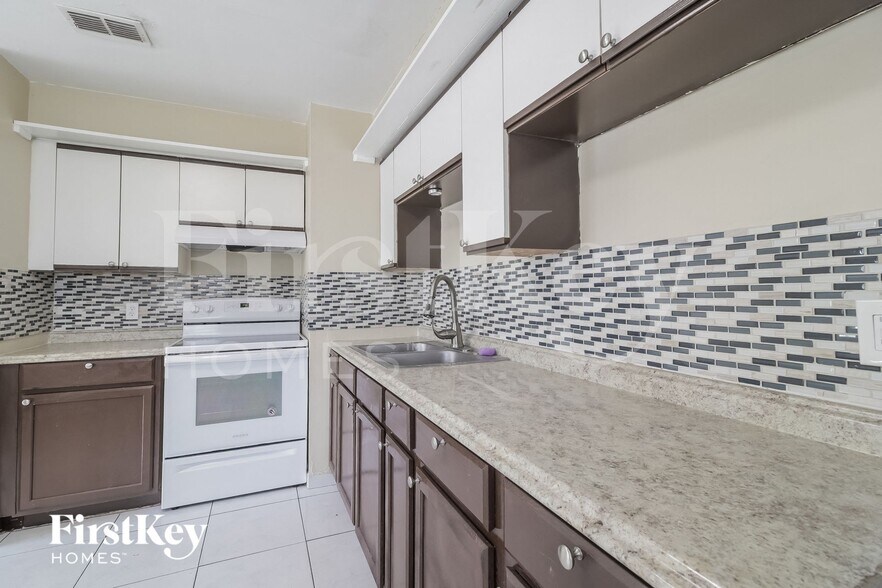 Building Photo - 7664 Jester Ct