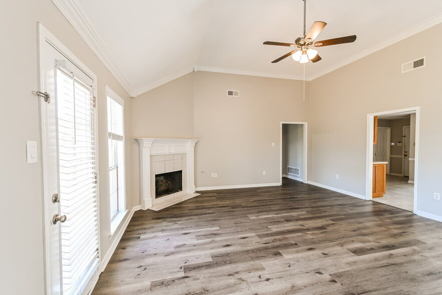 Building Photo - 9922 Lacee Ln