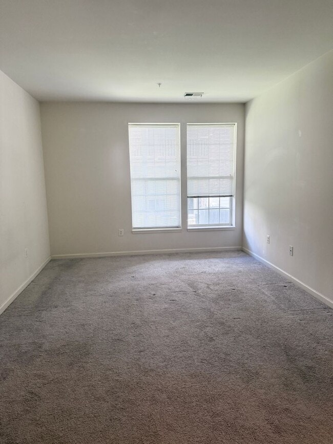 Building Photo - Two Bedroom Condo in Ballenger Creek!