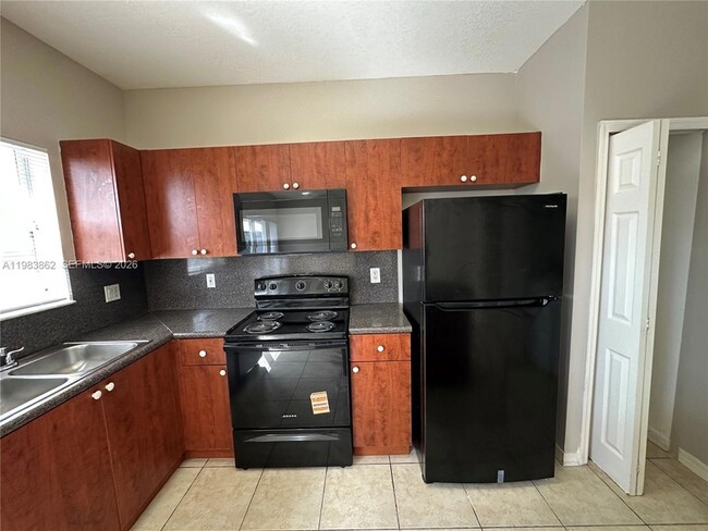 Building Photo - 1536 SE 31st Ct