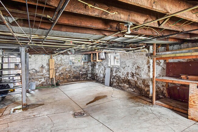 Building Photo - 3630 Hydraulic Ave