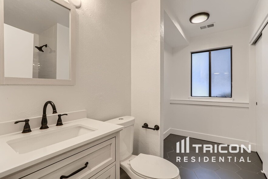 Building Photo - 2849 S Richfield Way