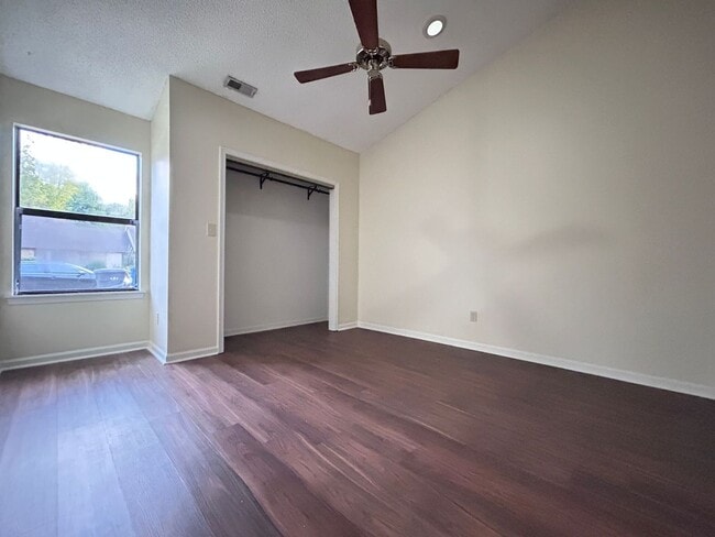 Building Photo - Cozy 2-Bedroom Townhome in Virginia Beach ...