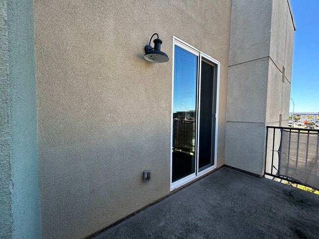 Building Photo - 3998 E Commerce Way