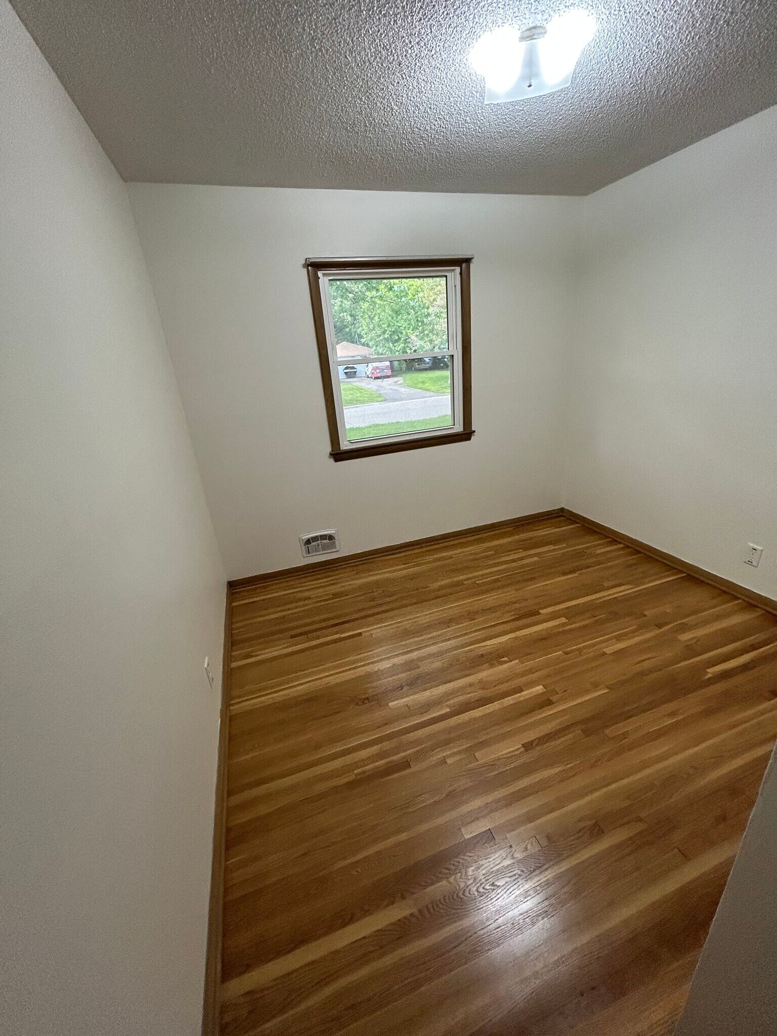 Bedroom 3 - 1746 Oakwood Dr