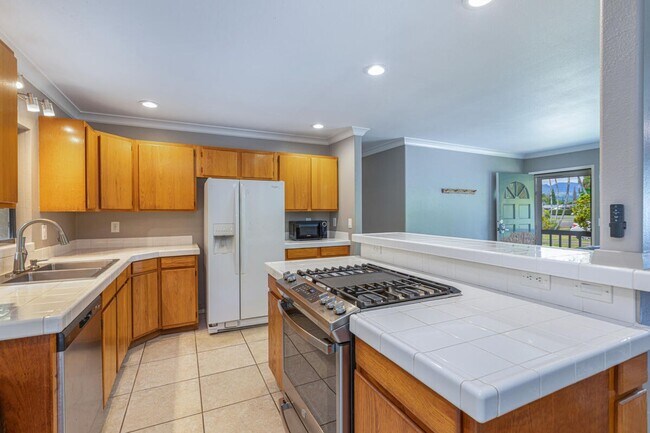 Building Photo - 5806 Koali St