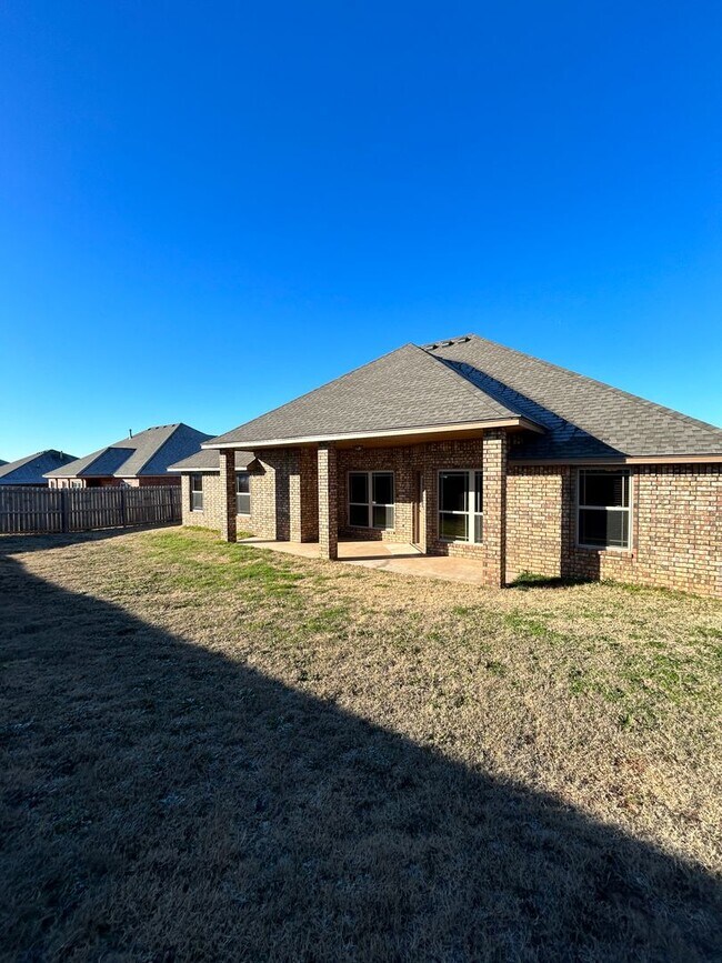 Building Photo - 1524 NE Scenic Ridge