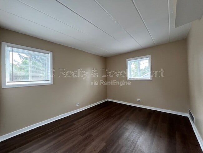 Building Photo - 350 Wilson Ave