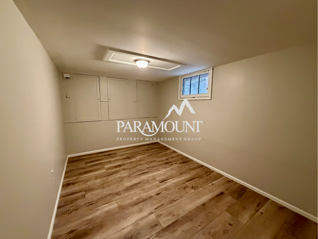 Building Photo - 3 Bedroom with Detached Garage and Office!