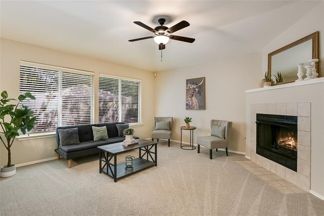 Building Photo - 1301 Canna Lily Ln