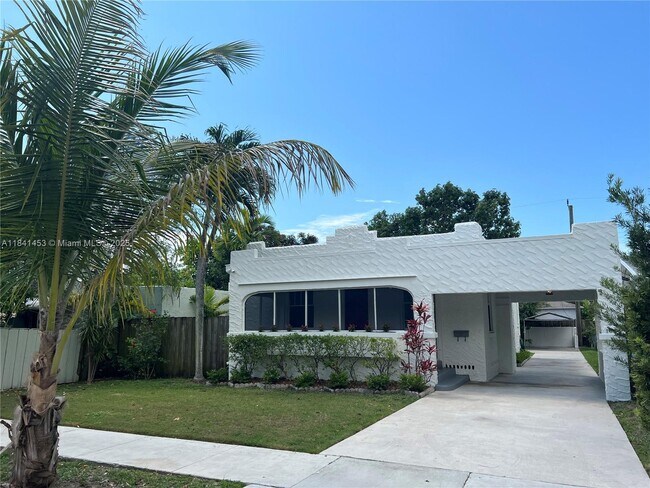 Building Photo - 1624 SW 11th Terrace