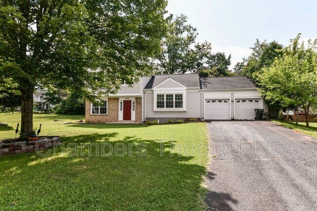 Building Photo - 10135 Forest Hill Cir