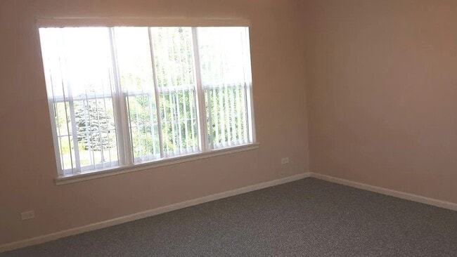 Building Photo - 10999 Manhattan Dr