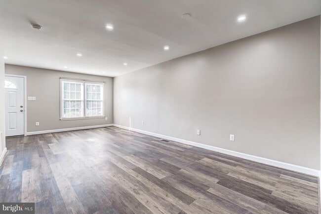 Building Photo - 7490 Laurel Oak Ct