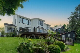 Building Photo - Stunning Luxurious Home with City Views!