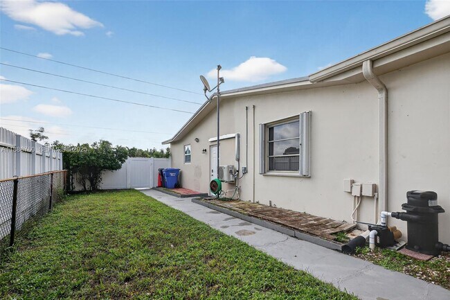 Building Photo - 1820 N 56th Ave