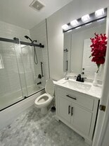 Building Photo - 914 Van Buren Ct