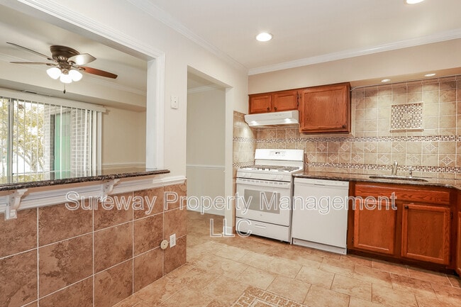 Building Photo - 123 Echelon Rd