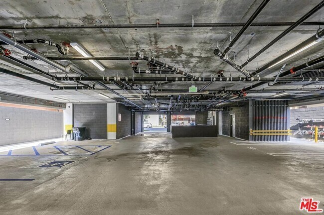 Building Photo - 1537 S Wilton Pl