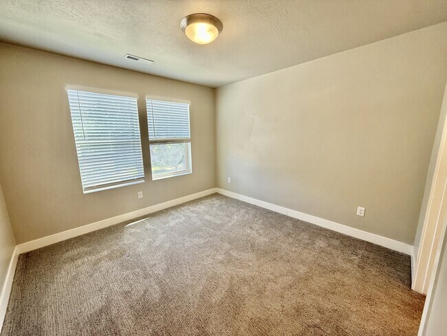 Building Photo - 6871 S 190 E