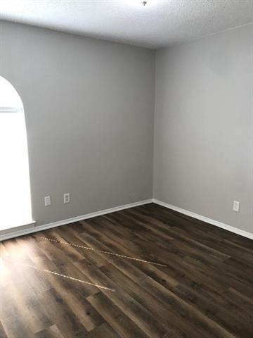 Building Photo - 501 Oxford Park