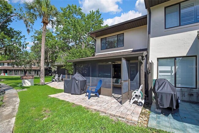 Building Photo - 1637 SE Paradise Cir W