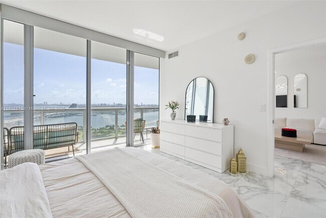 Building Photo - 888 Biscayne Blvd