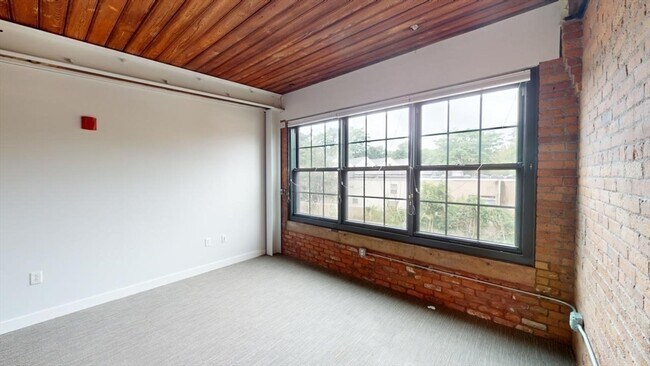 Building Photo - 15 Richdale Ave