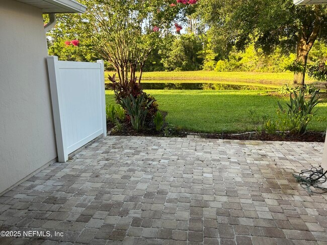 Building Photo - 352 Wooded Crossing Cir