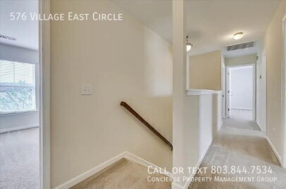 Building Photo - 576 Village E Cir