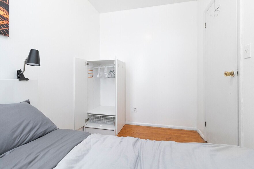 Building Photo - 316 E 96th St