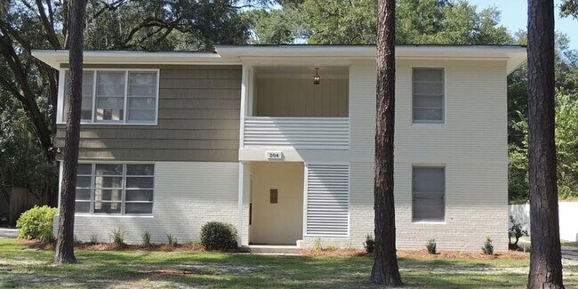 Building Photo - Beautiful 2bd/1bath Duplex