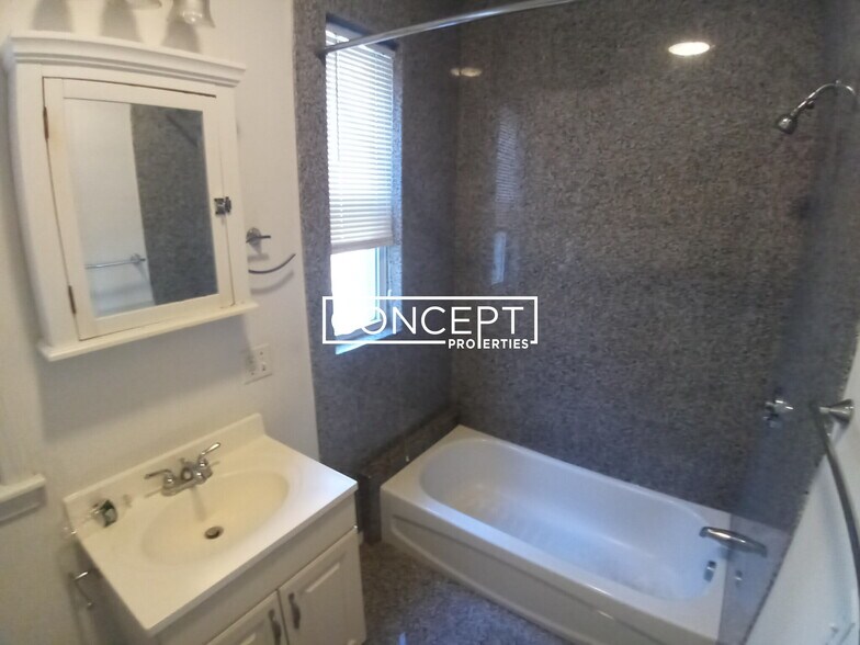 Building Photo - 40 Newton St