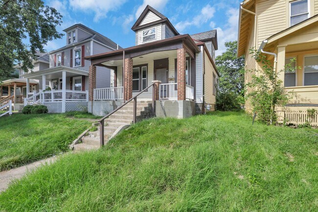Building Photo - 157 S Eureka Ave