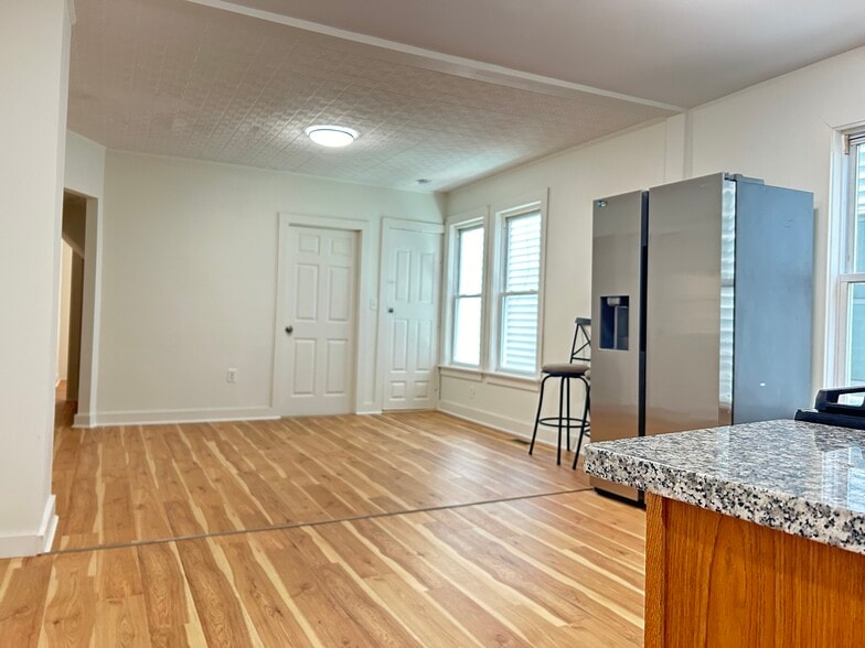 Kitchen / Living Room - 27 Alston St