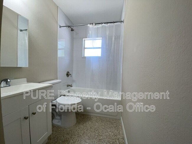 Building Photo - 12142 SE 87th Terrace