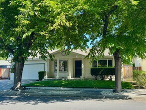 Building Photo - Charming Single-Story Home 4 bed 2 bath in Pleasanton’s Desirable Birdland Neighborhood