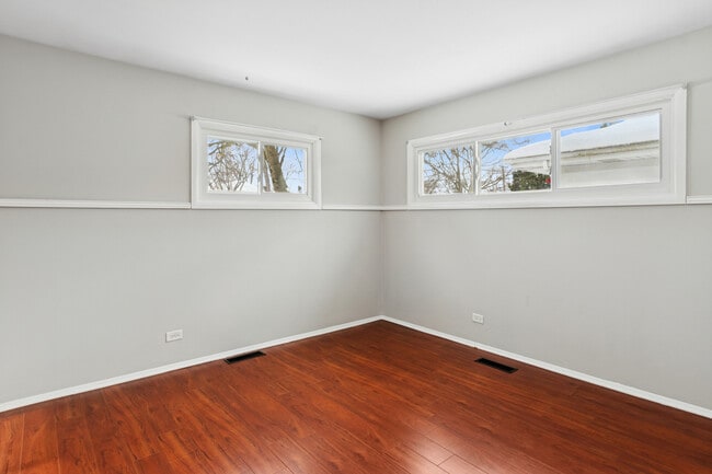 Building Photo - 1902 N Washington St