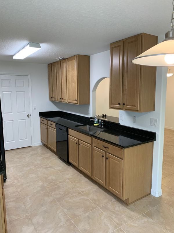 Building Photo - 36 Renshaw Dr