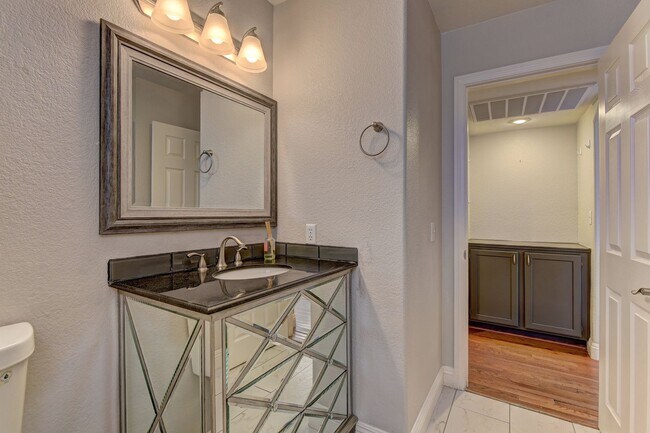 Building Photo - Beautiful remodeled home with pool!