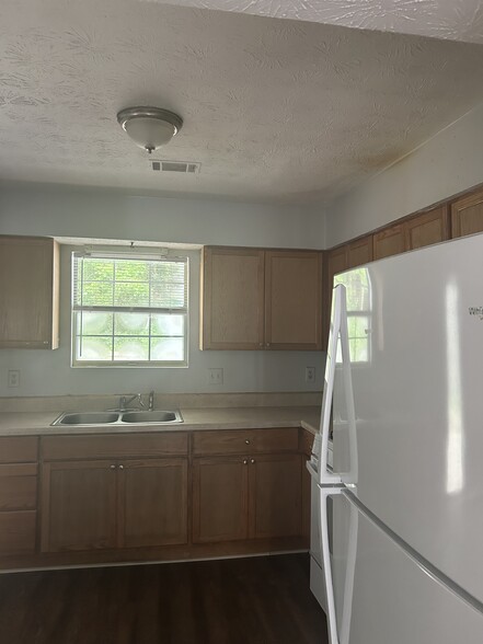 Building Photo - 3736 Jamestown Ct