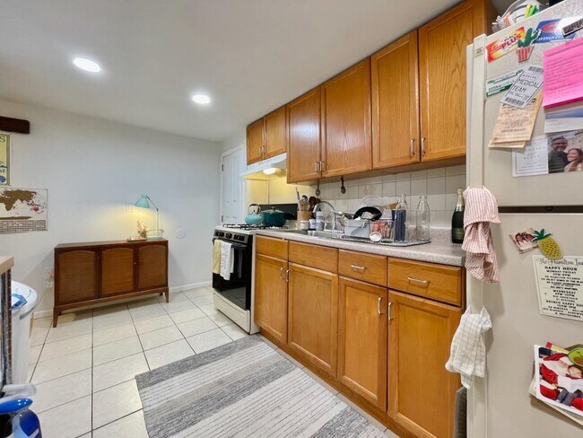 Building Photo - 278 3rd St