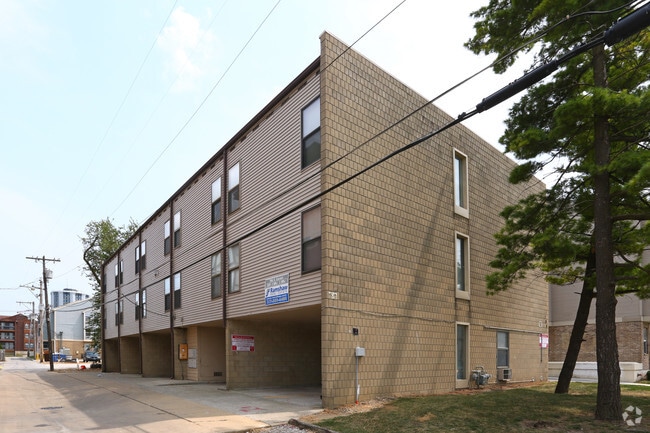 Building Photo - 706 S Locust St