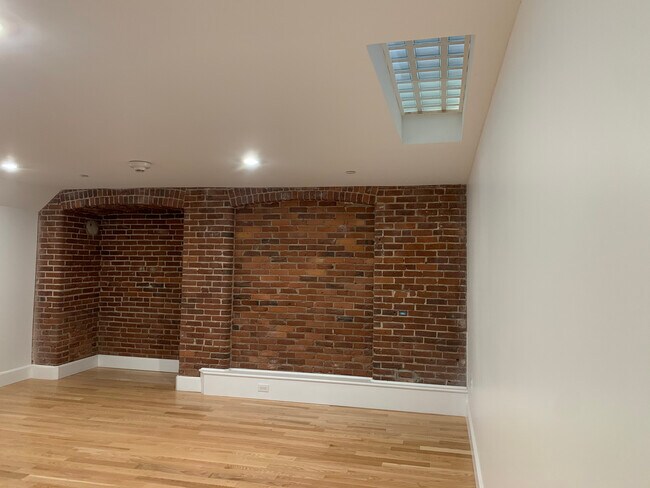 Building Photo - 52 Sanborn St