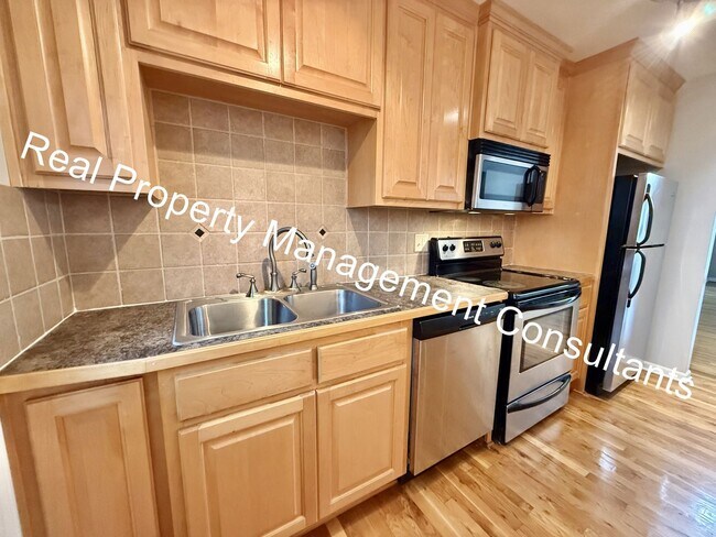 Building Photo - Kansas City midtown living 1 bed 1 bath home for rent!