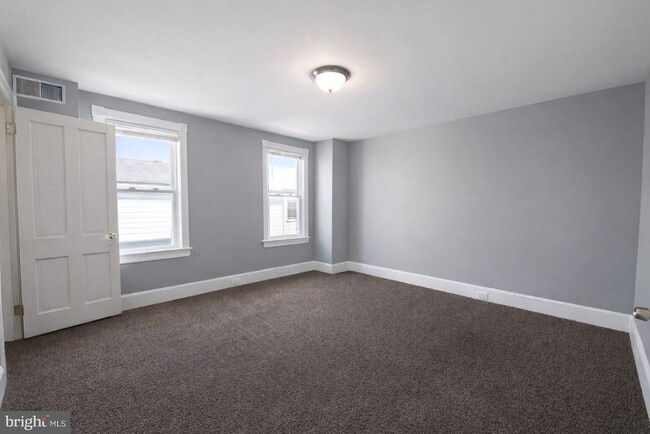 Building Photo - 131 Bridgeboro St