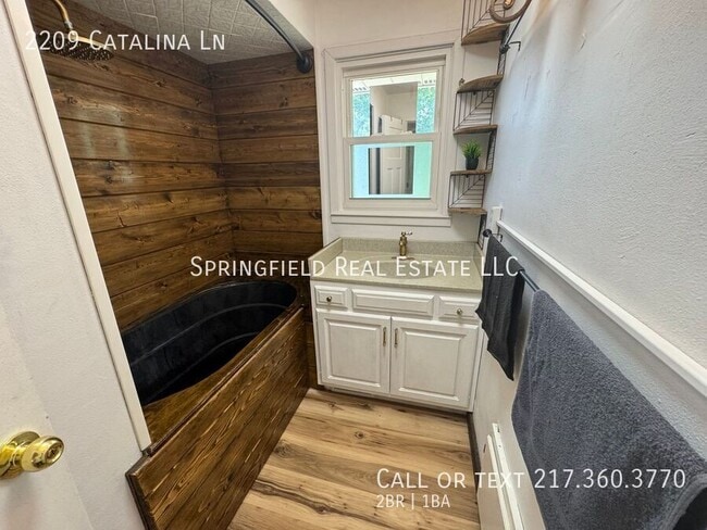 Building Photo - 2209 Catalina Ln