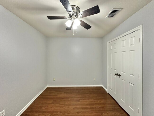 Building Photo - 3 Bedroom 2 Bath Duplex at Mansion Creek i...